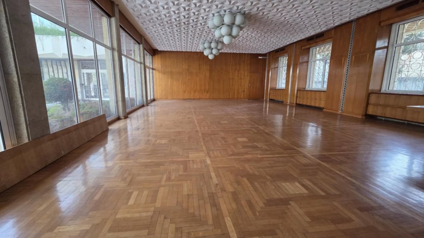 варна диша изкуство: бившето руско консулство се превръща в сцена за „вроден инат“