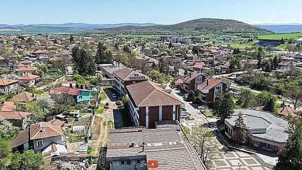 горна малина: където мечтите за спокоен живот срещат столичния ритъм
