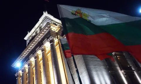 граждански натиск в центъра на софия: оставка е основното искане на протестиращите довечера