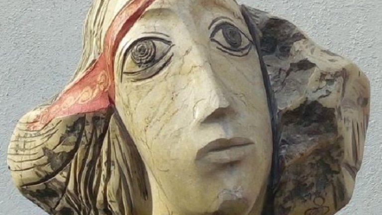 диалог между камък и цвят: фамилия мескин превзема галерия „арте“