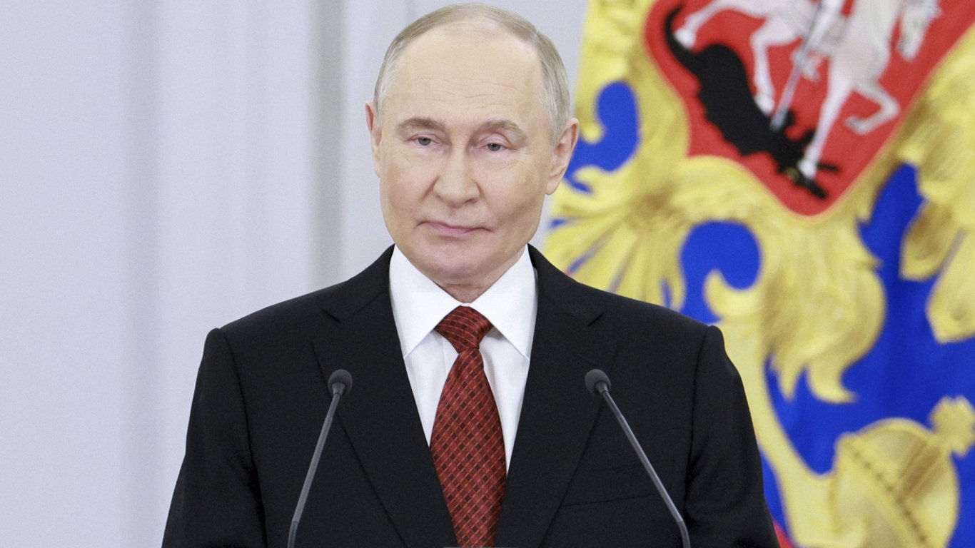 дигитален парадокс: путин гласува с „пиратски“ windows, докато призовава за задушаване на microsoft