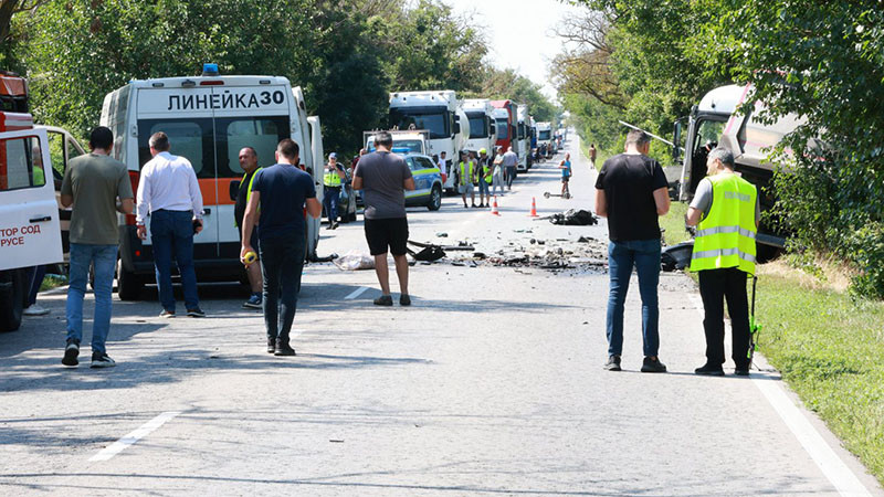 драма край пазарджик: верижна катастрофа праща жена в болница