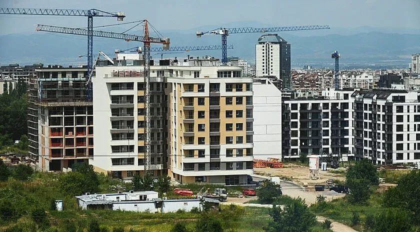 имоти: илюзията за високите цени и реалността на празната каса