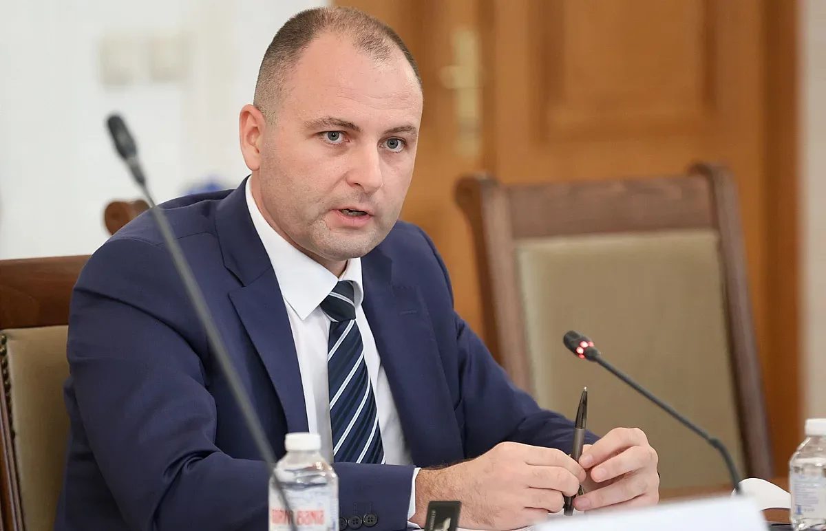 какво се случва в „лукойл“? евгени симеонов разкрива истината за цените и петролните доставки