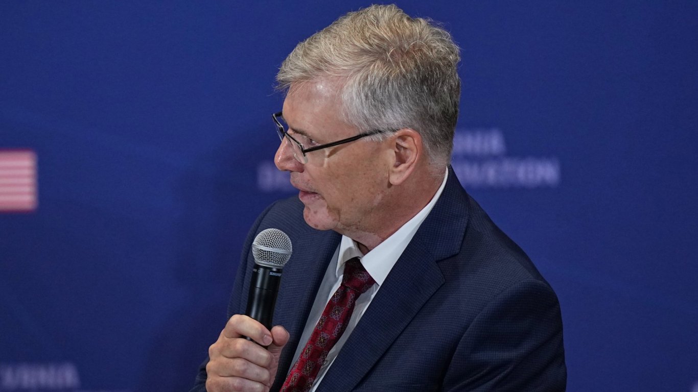 край на секретността: сащ официално признаха за наличието на оръжия в земната орбита
