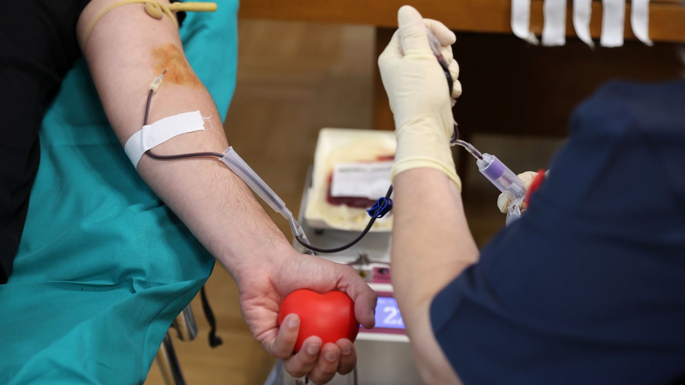 кръв за изкуство: небивалата инициатива на пловдивските артисти