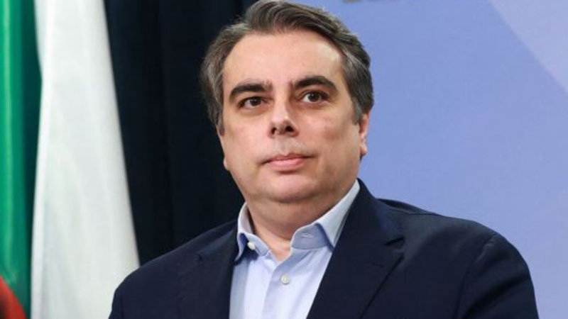 минималната заплата под удар: как новите правила могат да ни костнат?