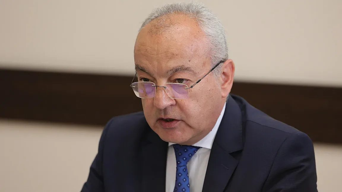 министърът и казана: какво всъщност се променя за домашната ракия?