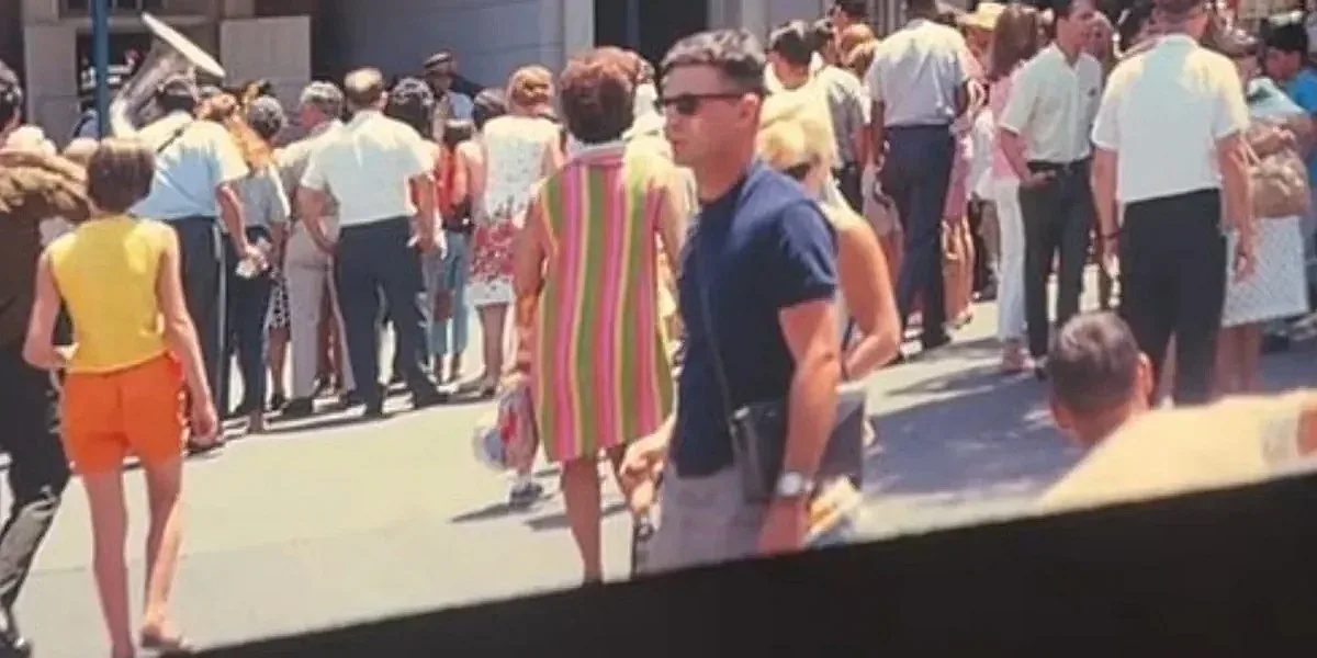 модерен мъж в 1968 година: случайност или доказателство за пътуване във времето?