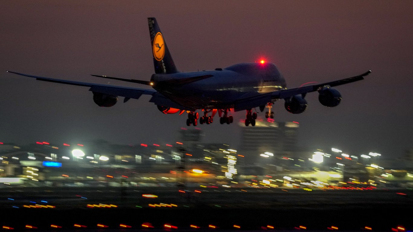 неприятна миризма принуди самолет на lufthansa към извънредно кацане