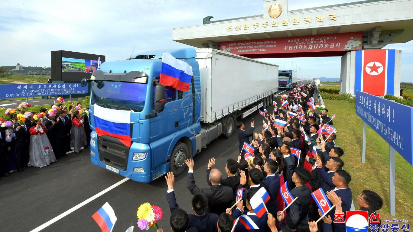 нова транспортна артерия свързва москва и пхенян през река тумен