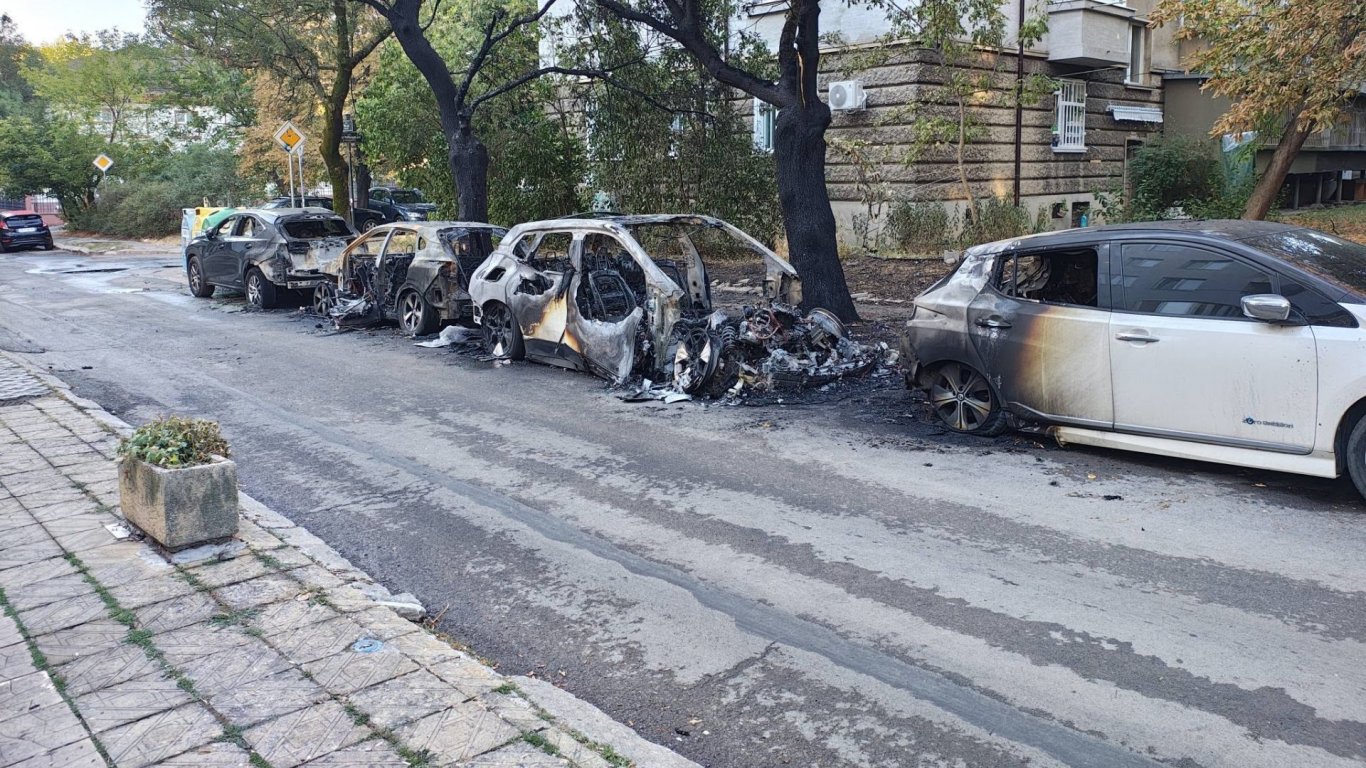 огнен ад в софия: 12 автомобила станаха на пепел в „лагера“ и „хиподрума“