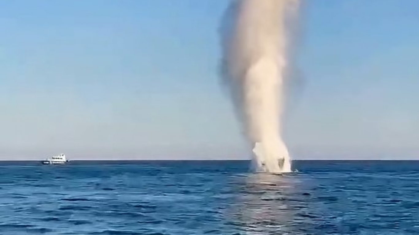 опасна находка в черно море: румънците обезвредиха дрон с експлозиви