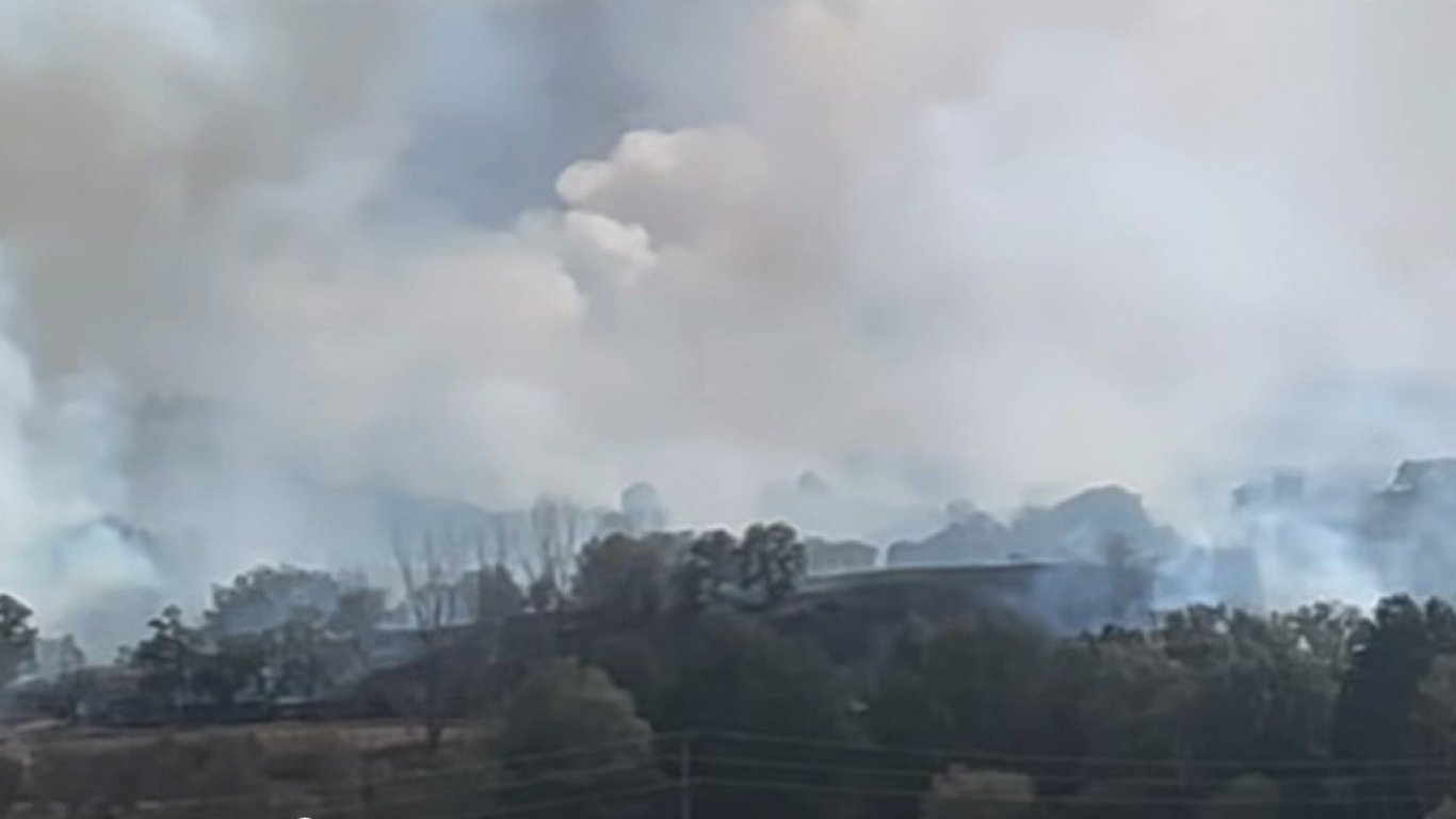 пепел и надежда: карловско се бори с огнения кошмар и евакуира жители
