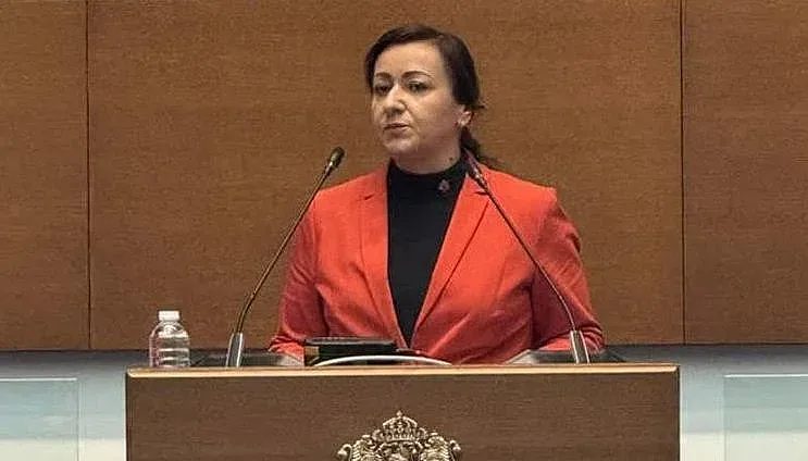 ракията – национално богатство, а не мишена: когато държавата забравя българската традиция