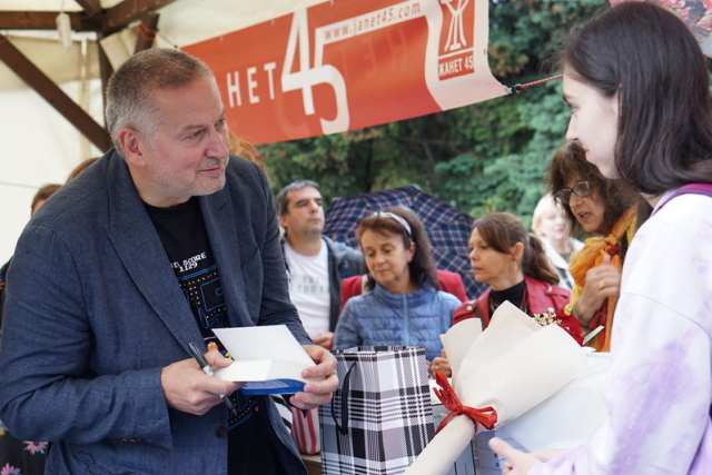 училищната литература излиза от музея: модерни автори влизат в класните стаи