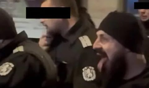 фатален край за полицая, който се превърна в символ на протестните сблъсъци