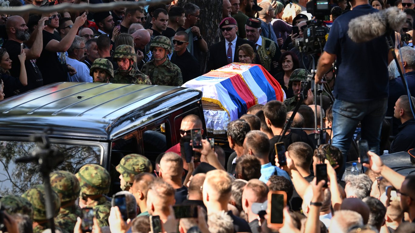 шок в брюксел и анкара: мащабното поклонение пред „касапина от сребреница“ предизвика международен скандал