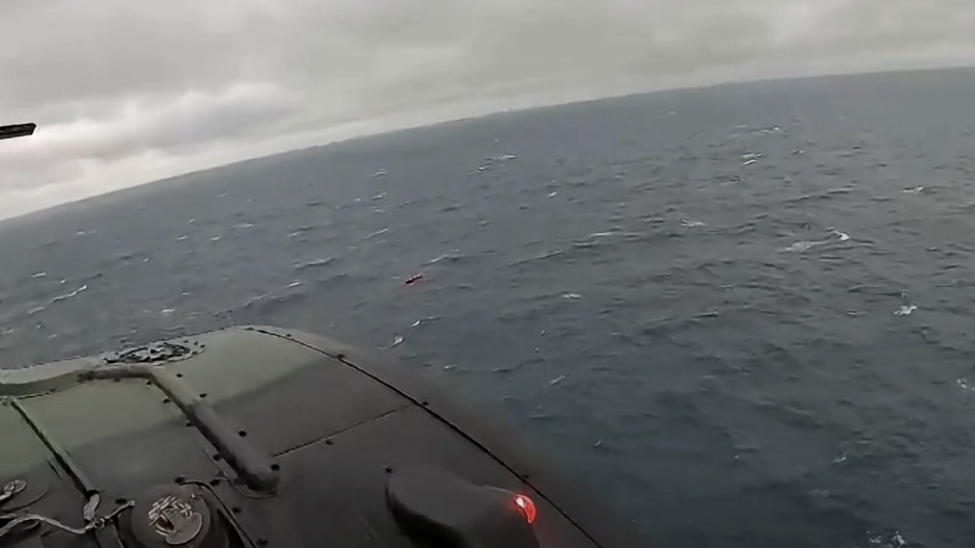 борба с времето в черно море: търсят изчезнали моряци след атака с дрон