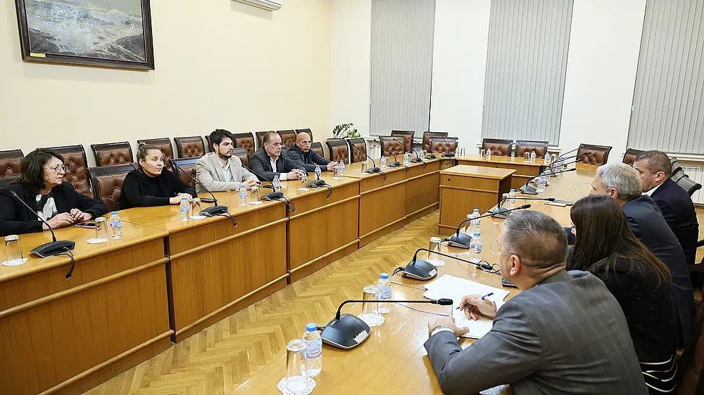 българските камиони в капан: задръстване на границата с турция и търсене на изход
