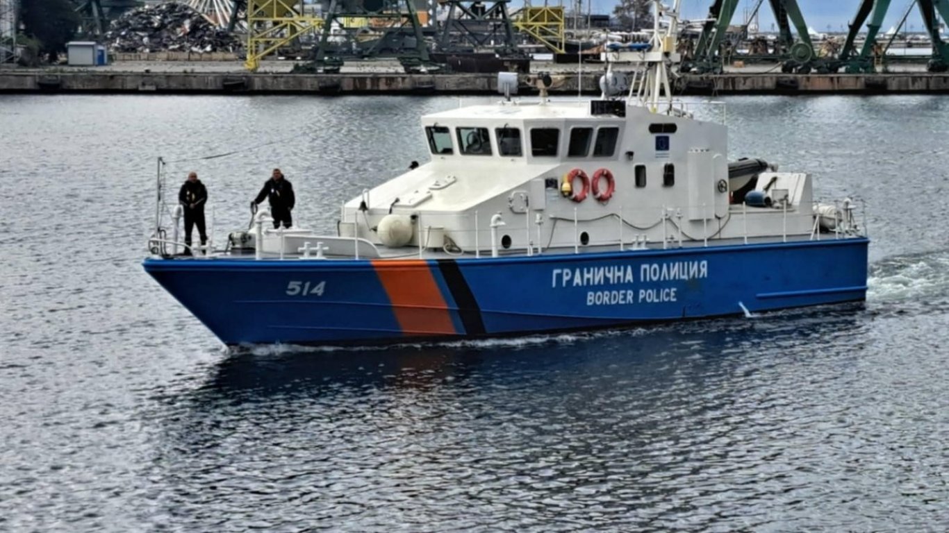 драматични минути в черно море: две атакувани плавателни съда край българския бряг