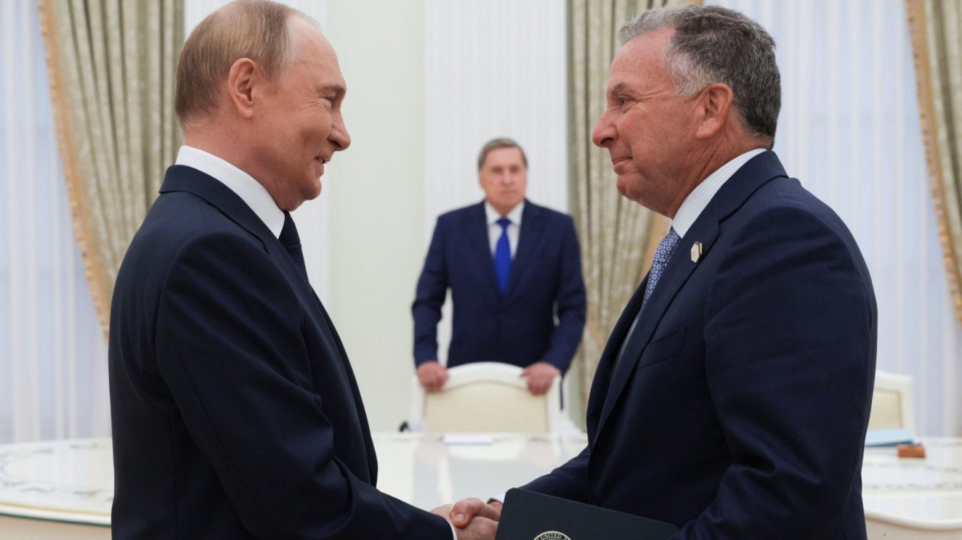 зад кулисите на дипломацията: американски пратеник пред вратите на кремъл за мир с украйна