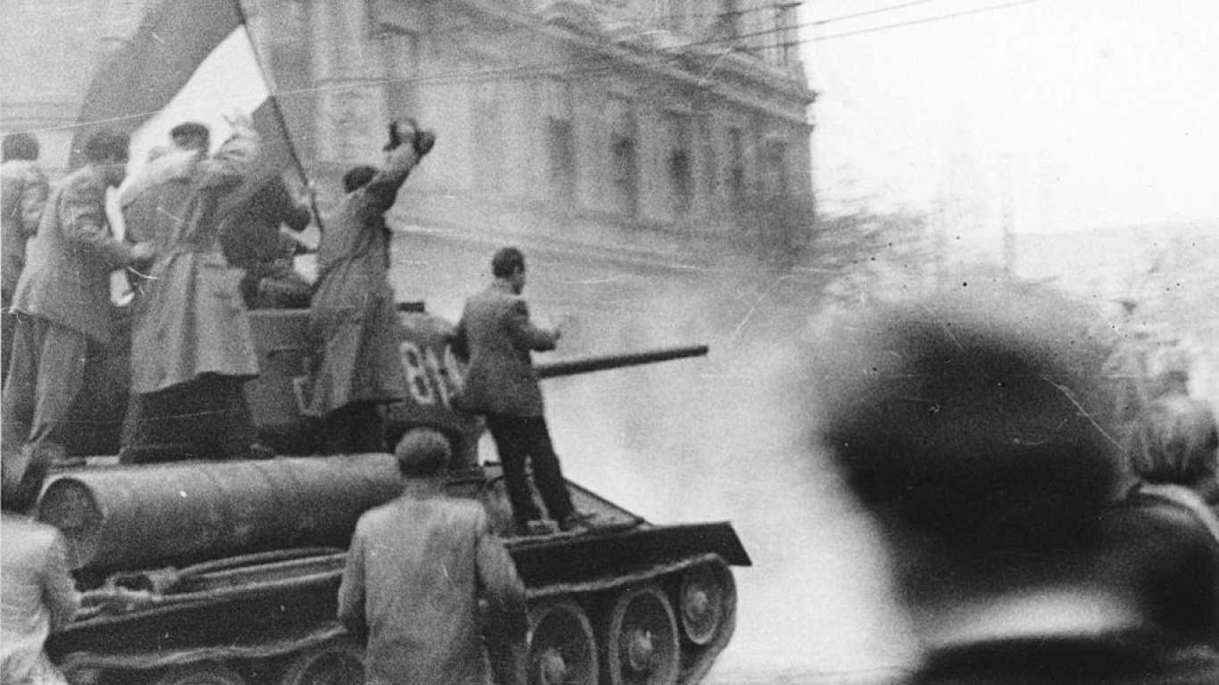 когато будапеща се изправи срещу желязната хватка: 70 години от решителния сблъсък