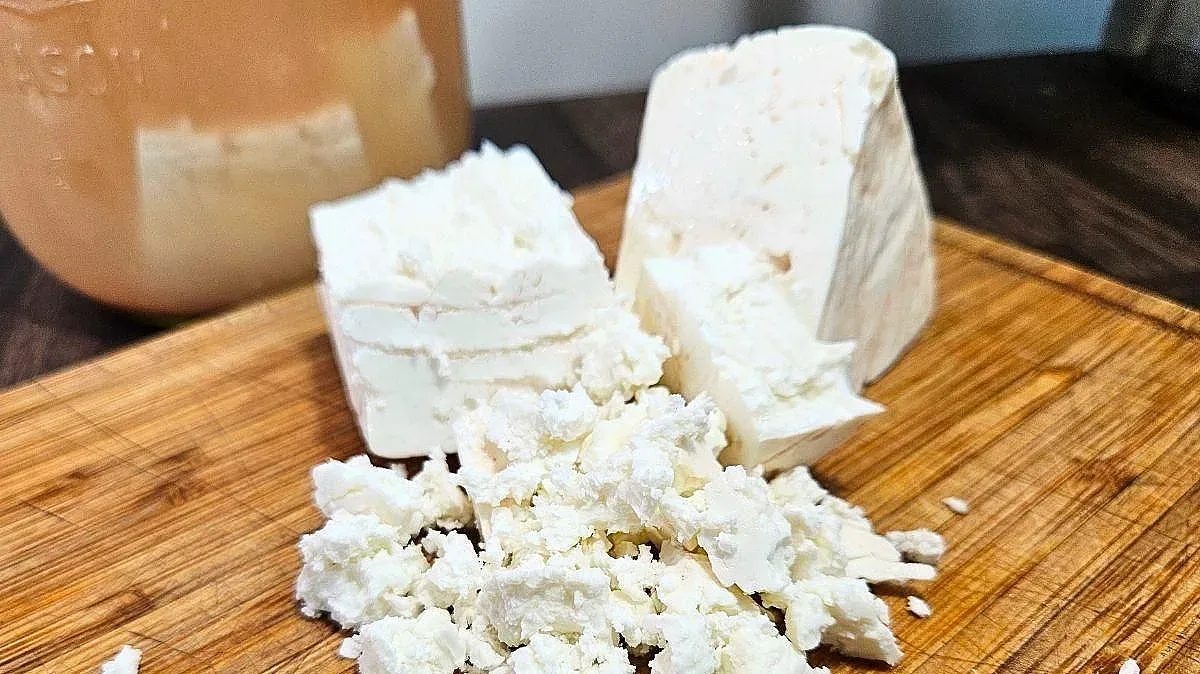 математиката на истинския млечен вкус: колко литра мляко „влизат“ в килограм сирене?