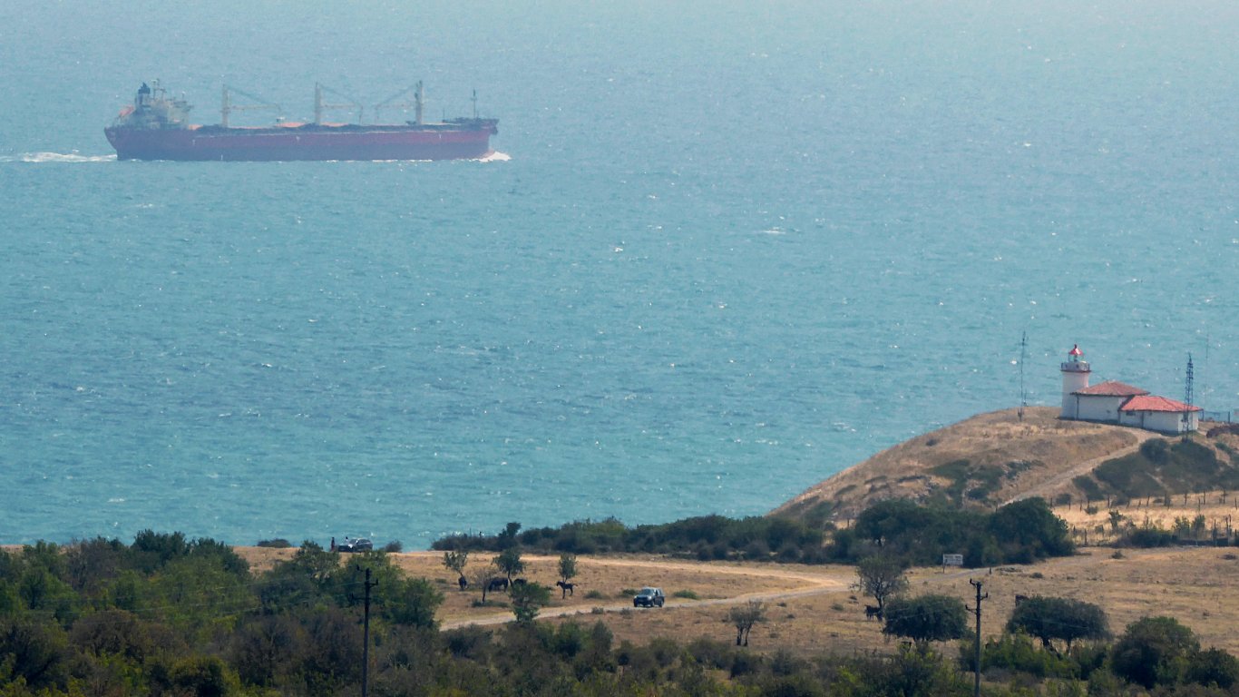 мистерия в черно море: обект като мина плава край нос емине – вмс предупреждава!