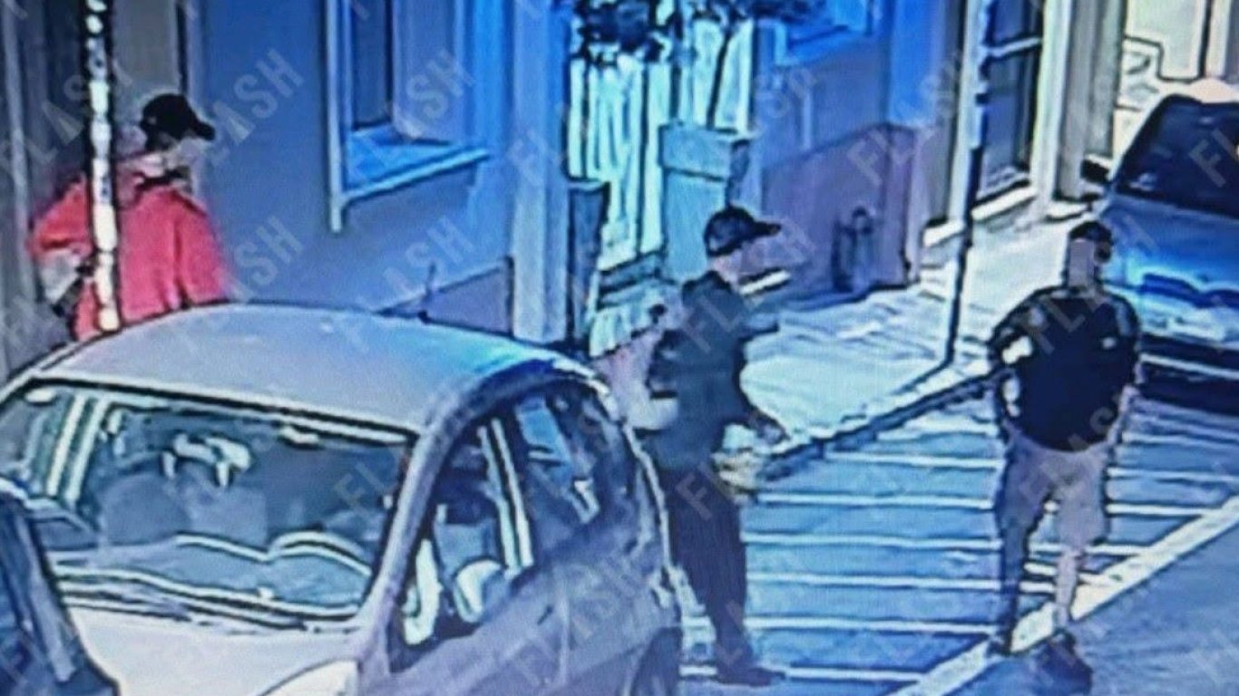 плака в руини: цената на един меден грабеж