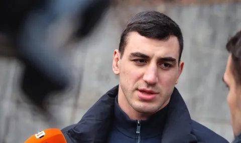 пълният комплект от злато: семен новиков покорява върха на света