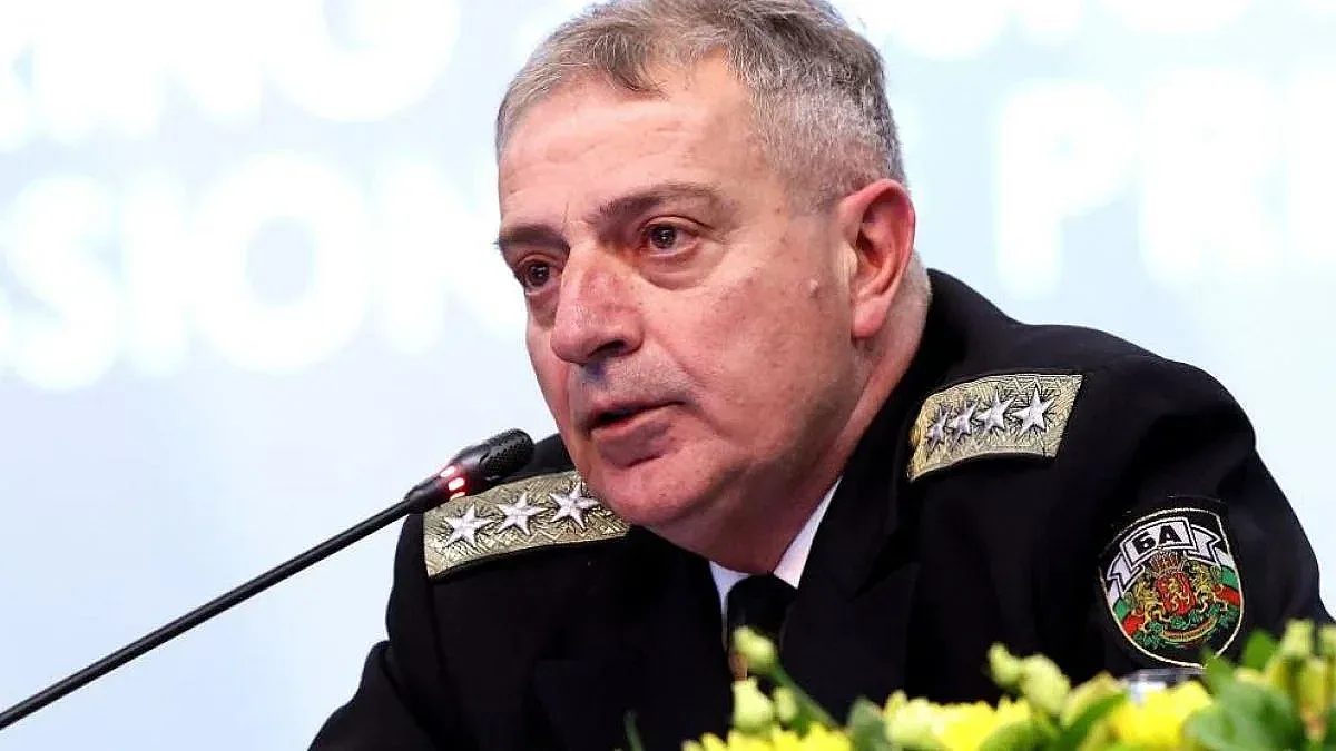 разтърсване в върха на армията: началникът на отбраната подава рапорт