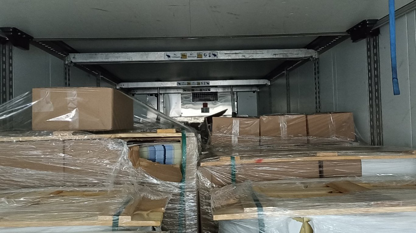 удар на митниците: разкриха огромна пратка за нелегално производство на цигари на е-79