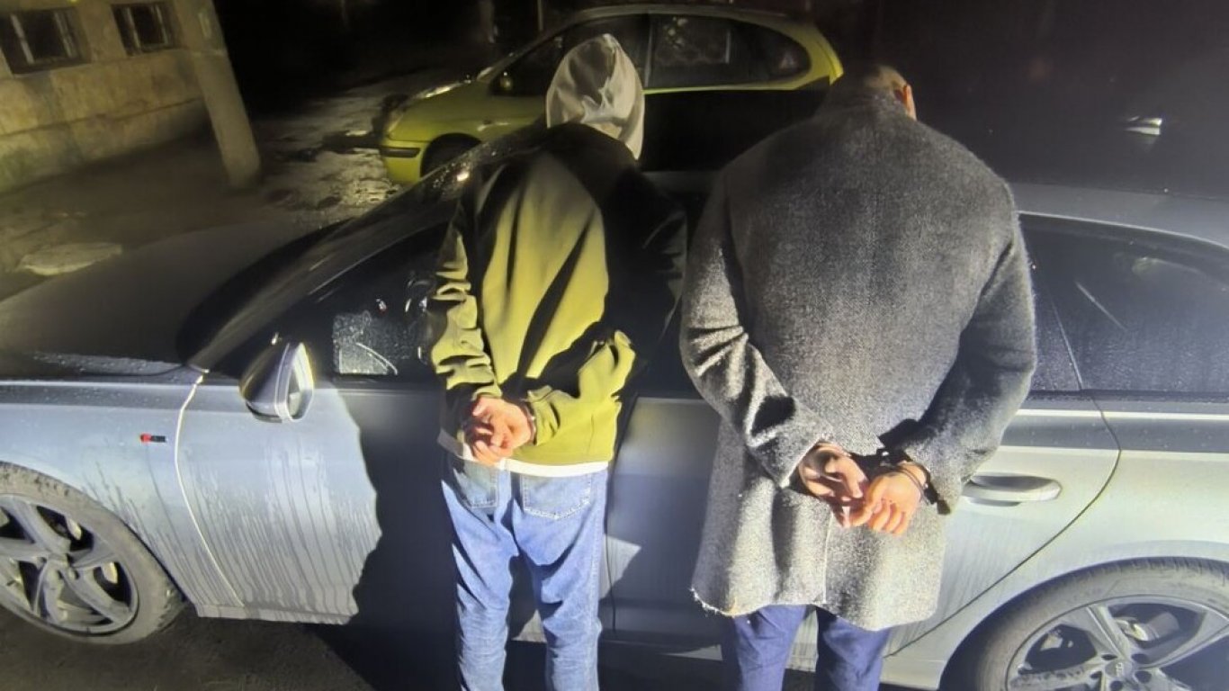 удар срещу изборната търговия: двама младежи са в ареста след акция край варна